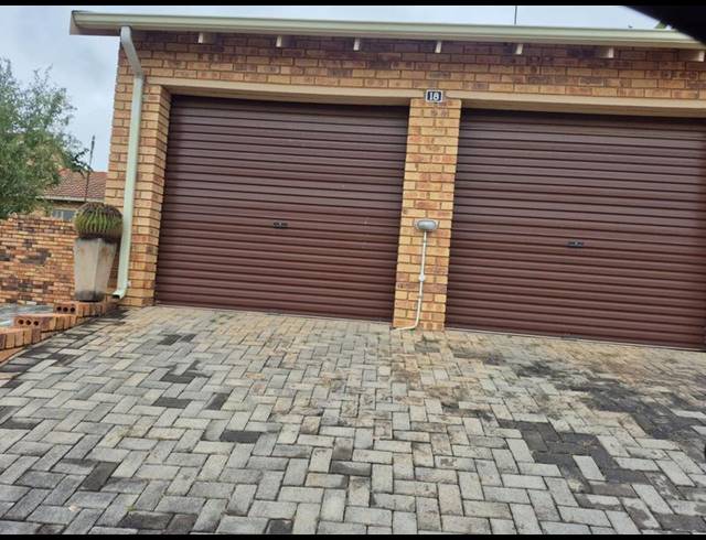 3 BEDROOM TOWNHOUSE FOR SALE IN RADIOKOP